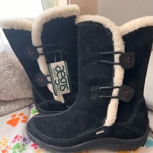 Merrell Waterproof Black Suede Shearling Fur Lined Brand New Winter Boots